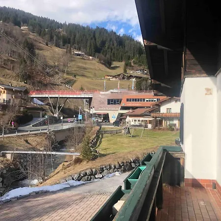 Charming Next To The Lift Vakantiehuis